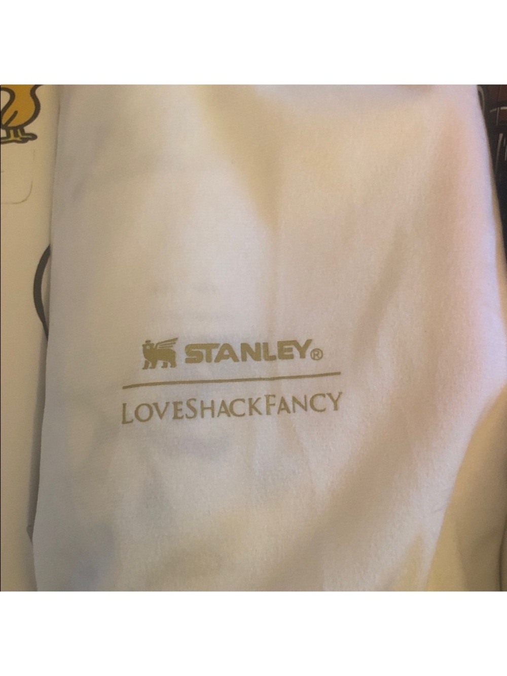 Stanley White and Red Peanuts Graphic Quencher Tumbler - Picture 5 of 5